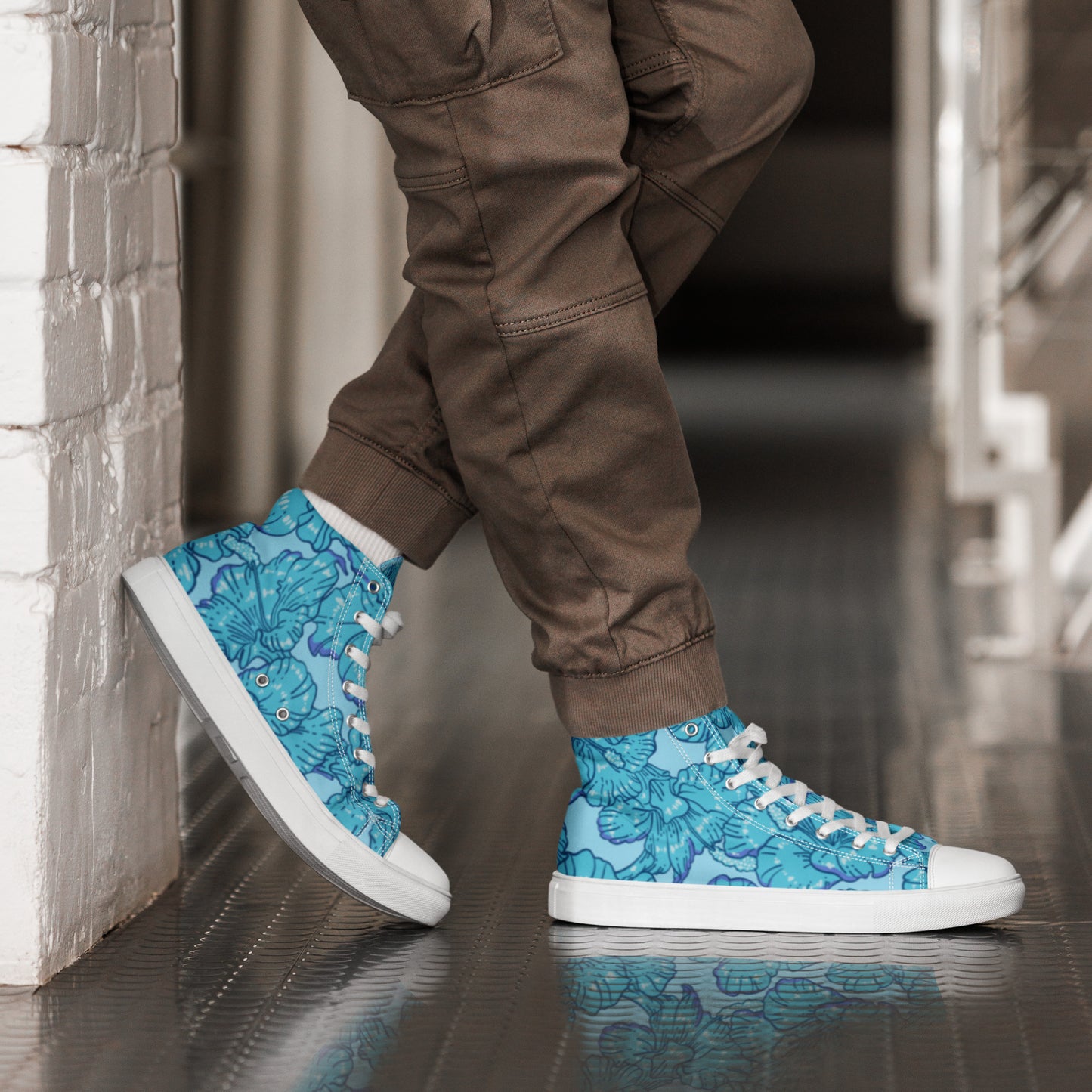 Blue Hibiscus Men’s High Top Canvas Shoes